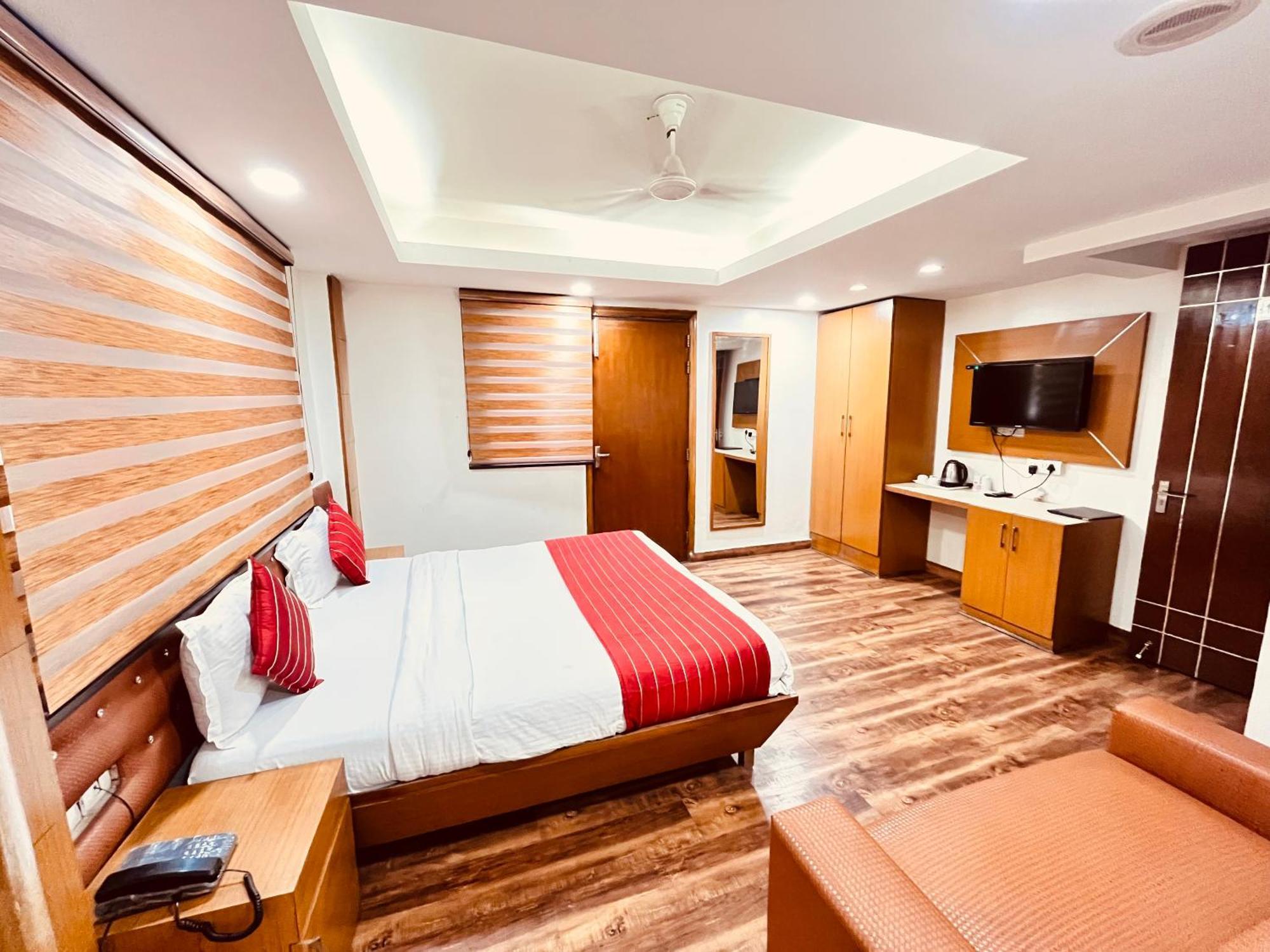 Hotel Sizzling Starr Nowe Delhi Zewnętrze zdjęcie