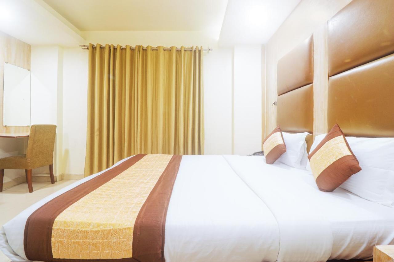 Hotel Sizzling Starr Nowe Delhi Zewnętrze zdjęcie