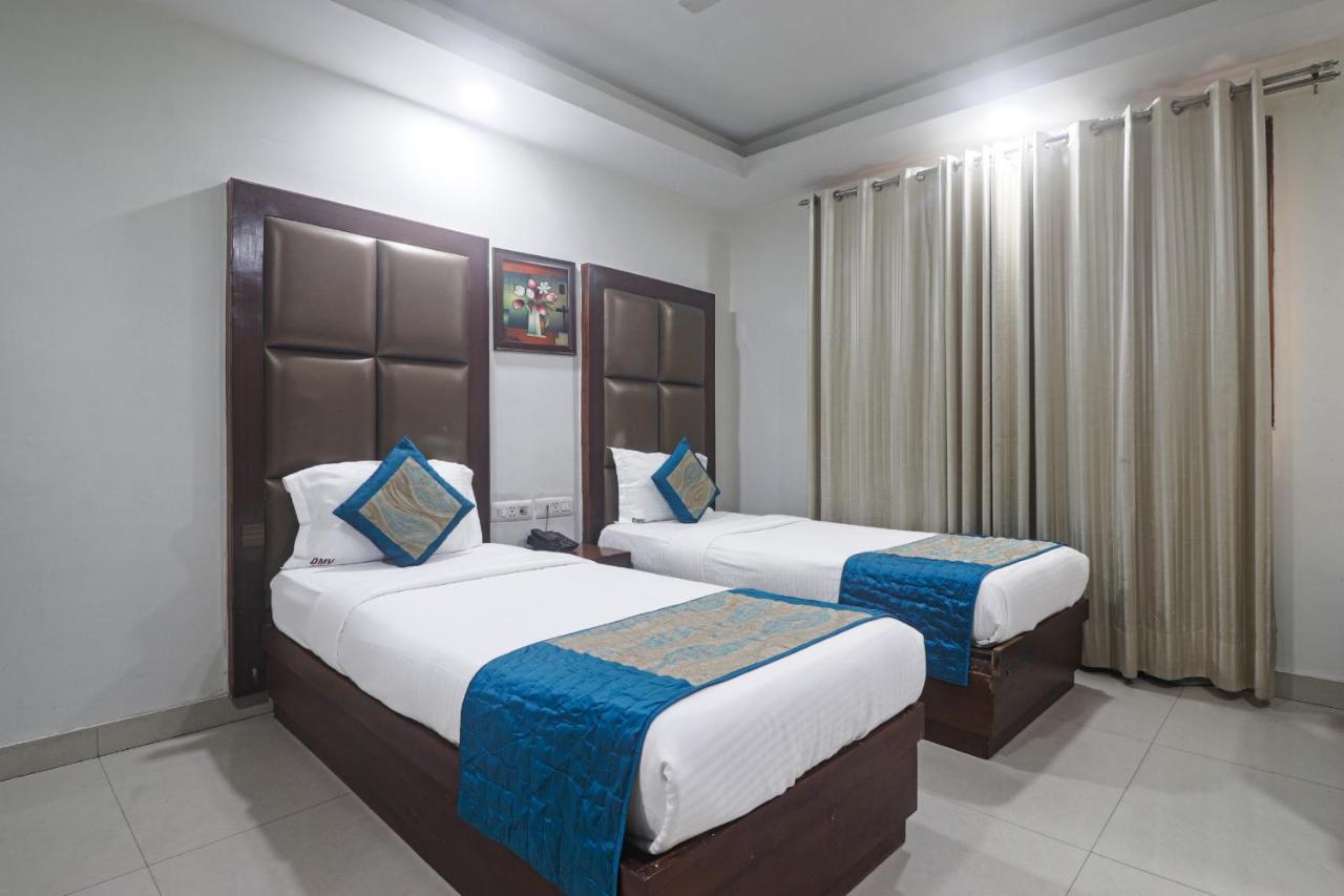 Hotel Sizzling Starr Nowe Delhi Zewnętrze zdjęcie