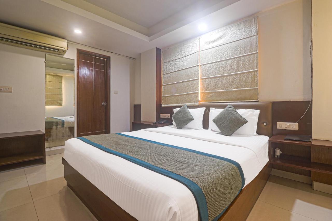 Hotel Sizzling Starr Nowe Delhi Zewnętrze zdjęcie