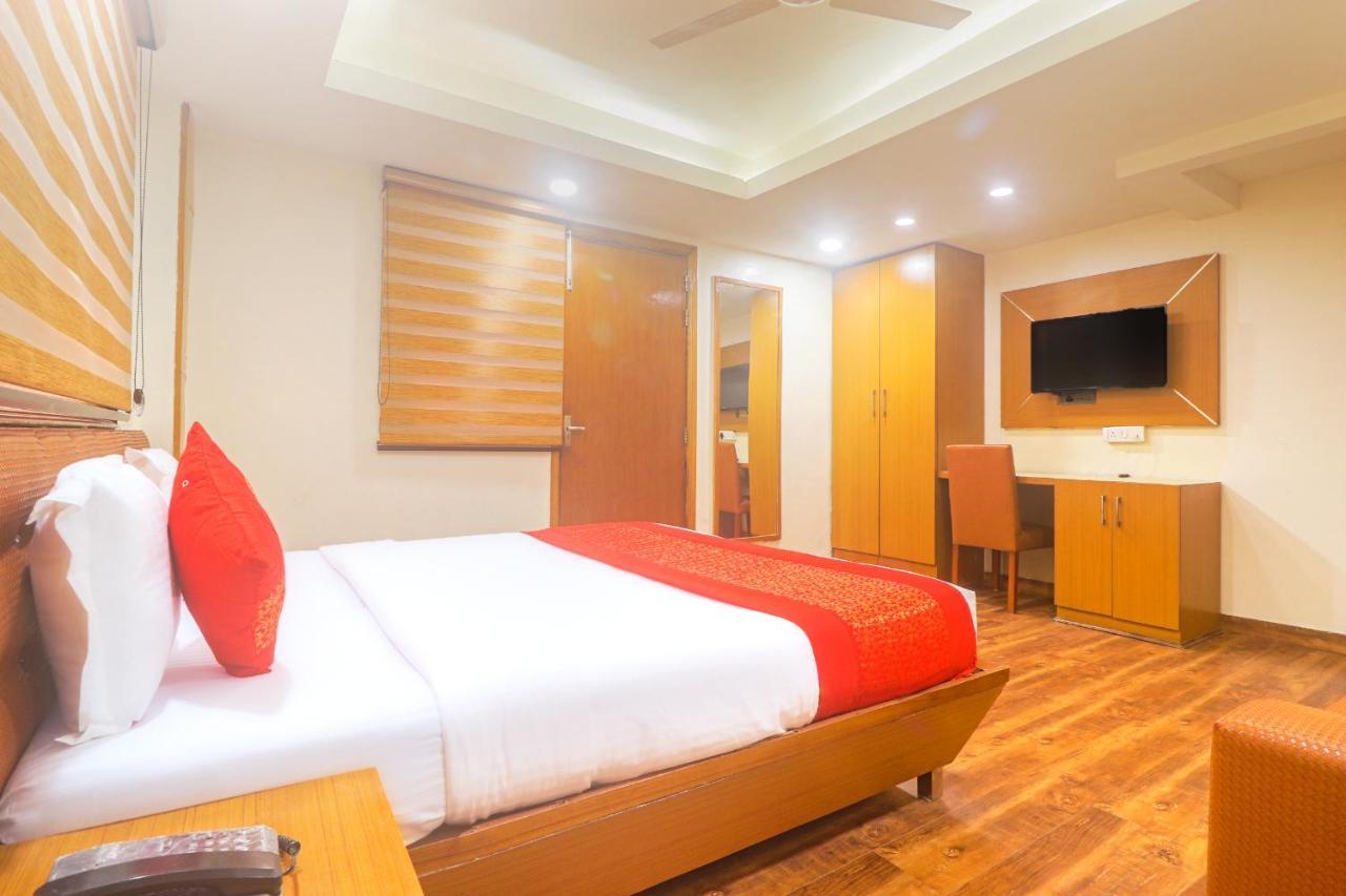 Hotel Sizzling Starr Nowe Delhi Zewnętrze zdjęcie