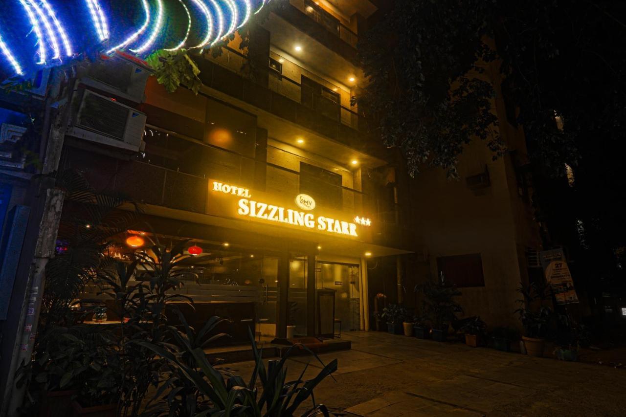 Hotel Sizzling Starr Nowe Delhi Zewnętrze zdjęcie