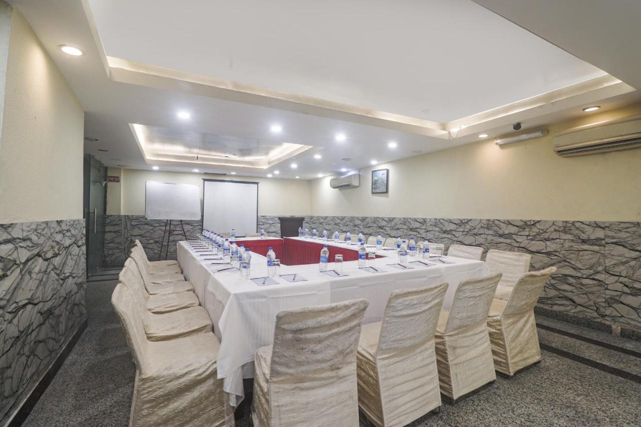 Hotel Sizzling Starr Nowe Delhi Zewnętrze zdjęcie