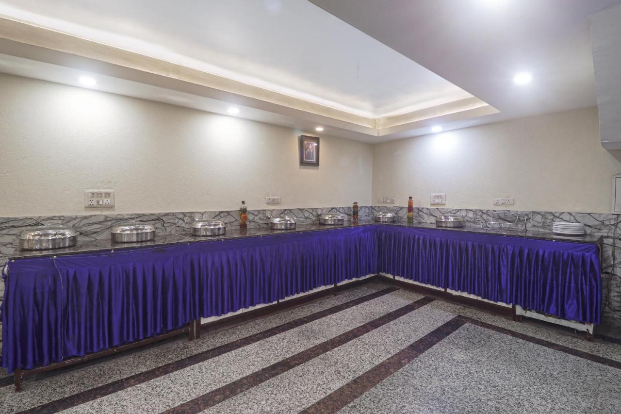 Hotel Sizzling Starr Nowe Delhi Zewnętrze zdjęcie
