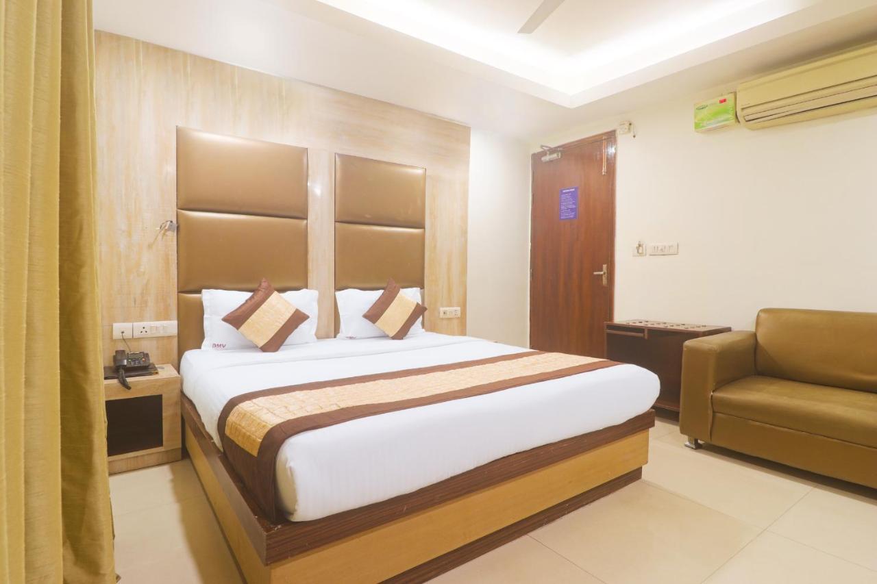 Hotel Sizzling Starr Nowe Delhi Zewnętrze zdjęcie
