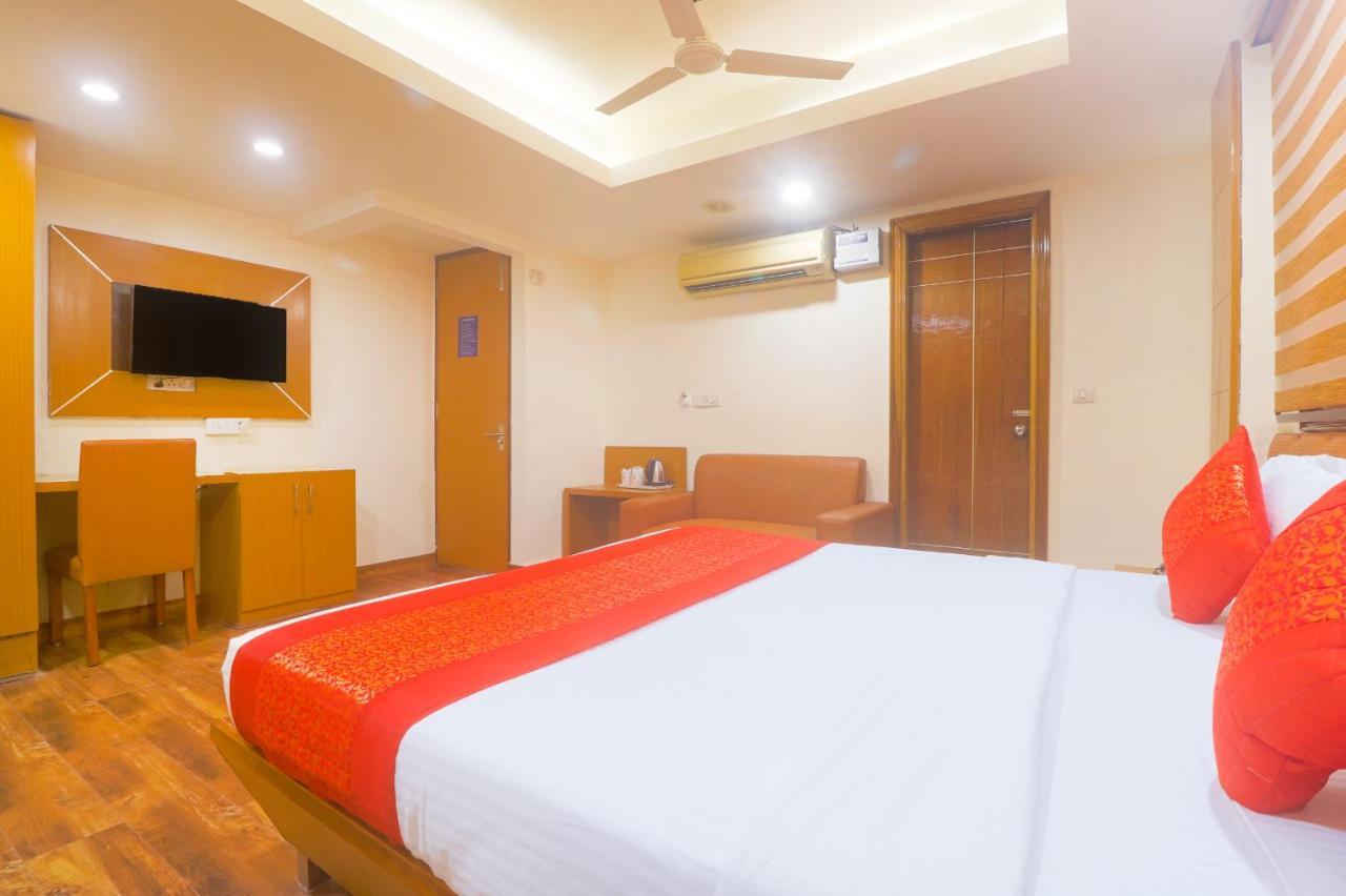 Hotel Sizzling Starr Nowe Delhi Zewnętrze zdjęcie