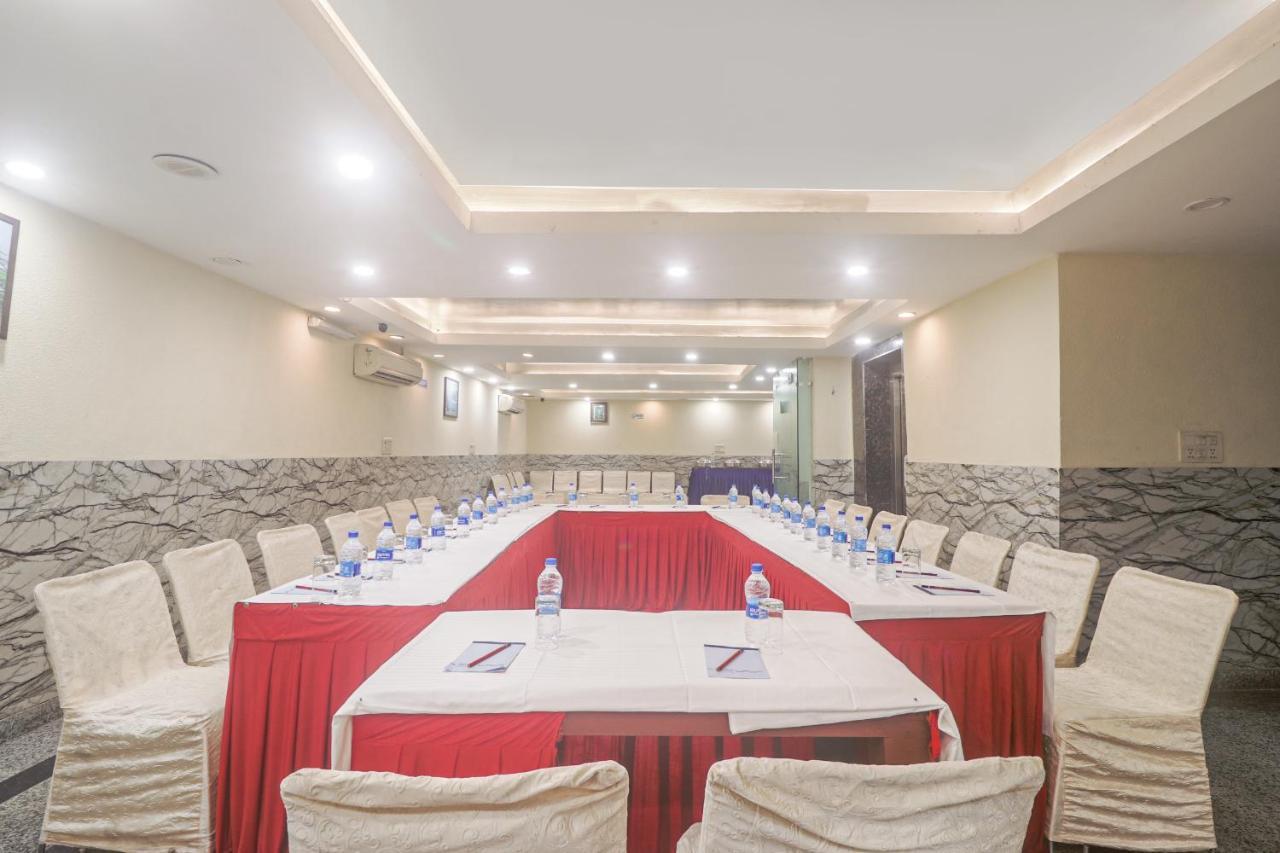 Hotel Sizzling Starr Nowe Delhi Zewnętrze zdjęcie