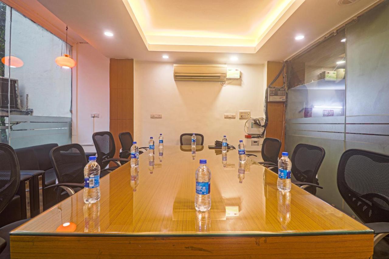 Hotel Sizzling Starr Nowe Delhi Zewnętrze zdjęcie