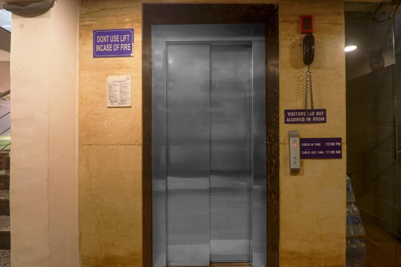 Hotel Sizzling Starr Nowe Delhi Zewnętrze zdjęcie