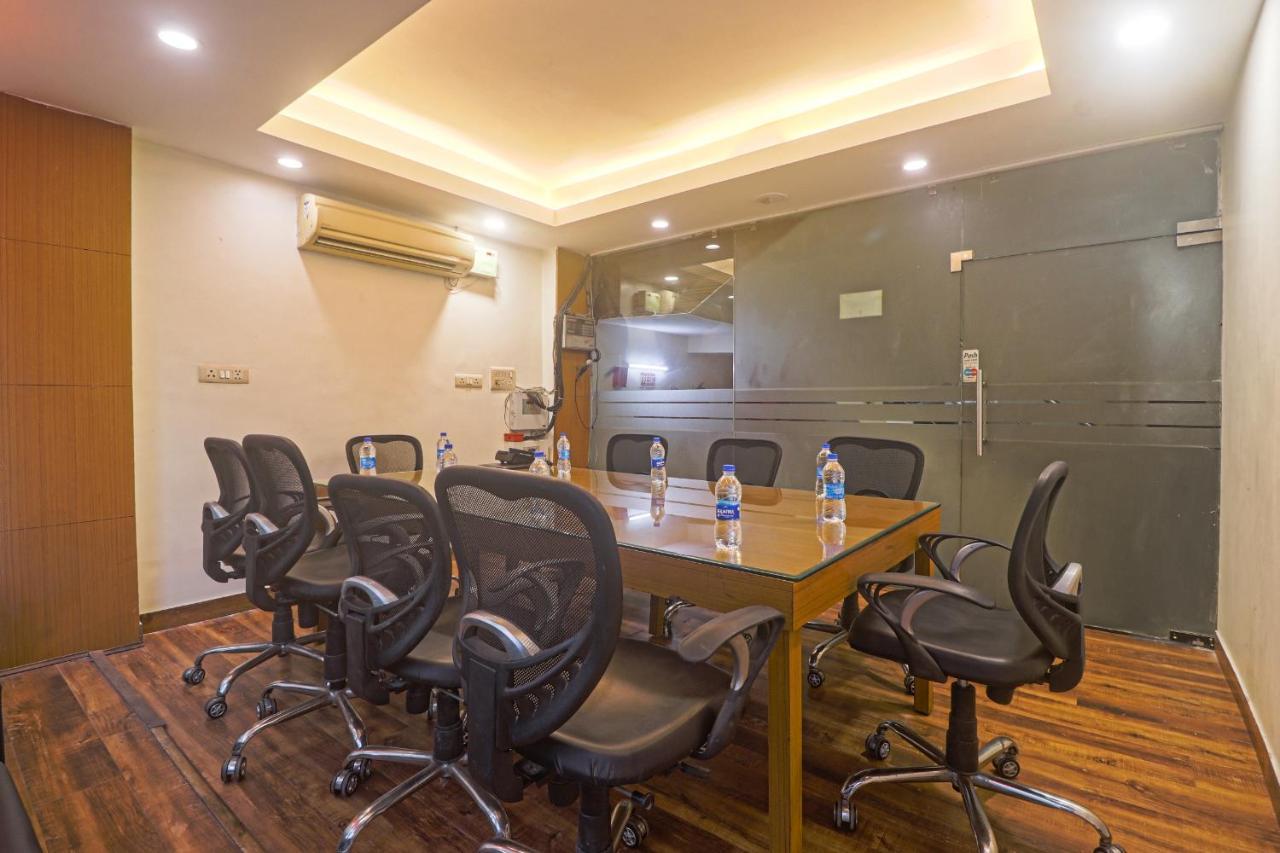 Hotel Sizzling Starr Nowe Delhi Zewnętrze zdjęcie